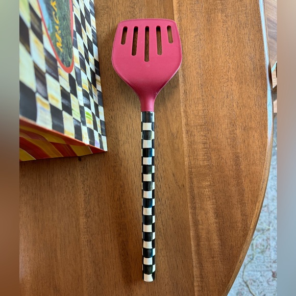 🆕 NIB Mackenize-Childs Courtly Check Slot Turner - Picture 4 of 5